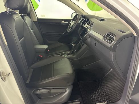 Used 2020 Volkswagen Tiguan SE w/ 3rd Row Seat Package AWD/4WD image 34