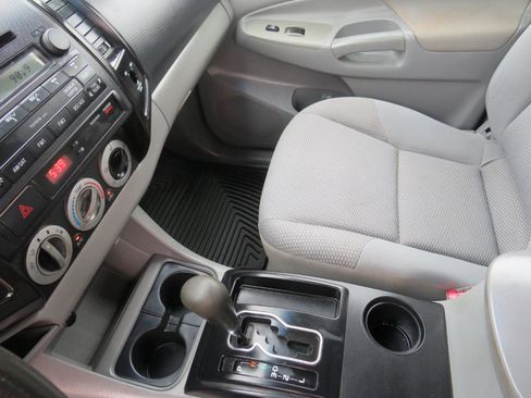 Used 2011 Toyota Tacoma 2WD Access Cab w/ Convenience Pkg image 14