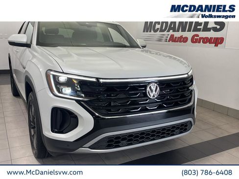 New 2026 Volkswagen Atlas Cross Sport SE image 1