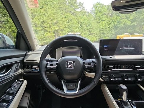 Used 2025 Honda Accord Touring image 12