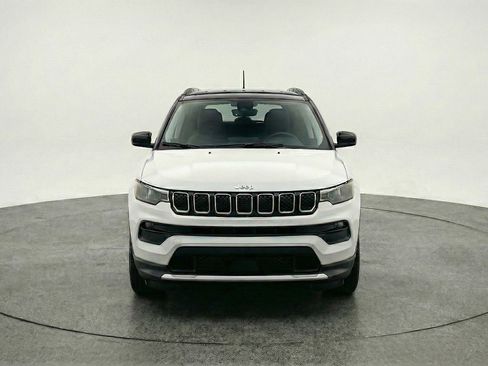 Used 2025 Jeep Compass Limited AWD/4WD image 2