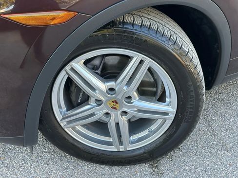 Used 2014 Porsche Cayenne Platinum Edition image 40