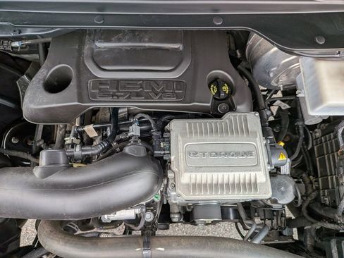 Used 2024 RAM 1500 Laramie AWD/4WD image 13
