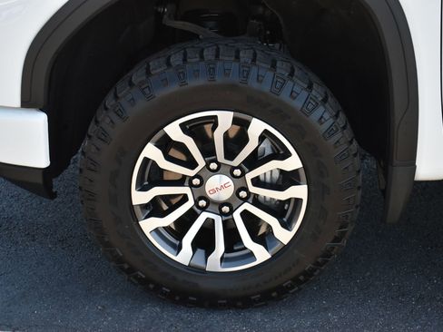 Used 2023 GMC Sierra 1500 AT4 w/ AT4 Preferred Package AWD/4WD image 11