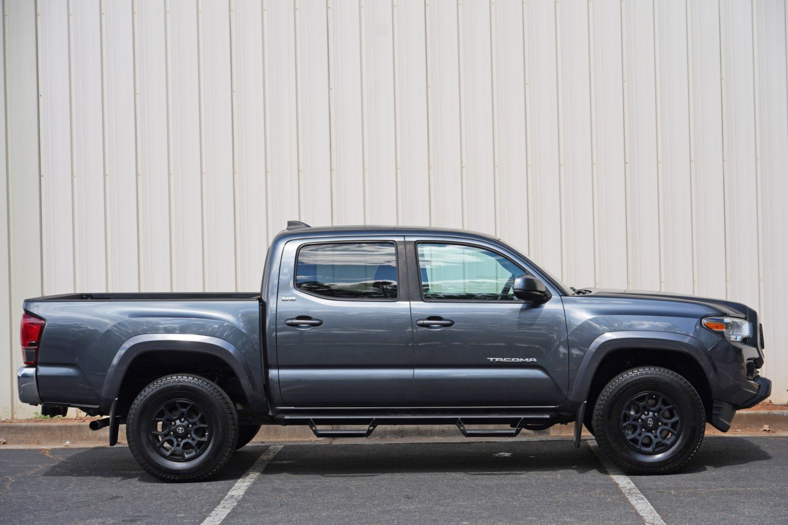 Used 2020 Toyota Tacoma SR5 RWD image 45