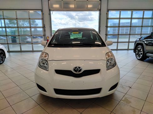 Used 2009 Toyota Yaris 4-Door Hatchback FWD image 8