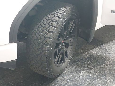 Used 2022 GMC Sierra 1500 Elevation image 32