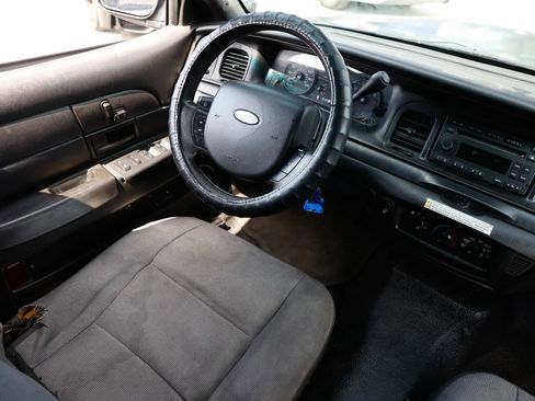 Used 2011 Ford Crown Victoria Police Interceptor w/ Comfort & Convenience Group RWD image 11