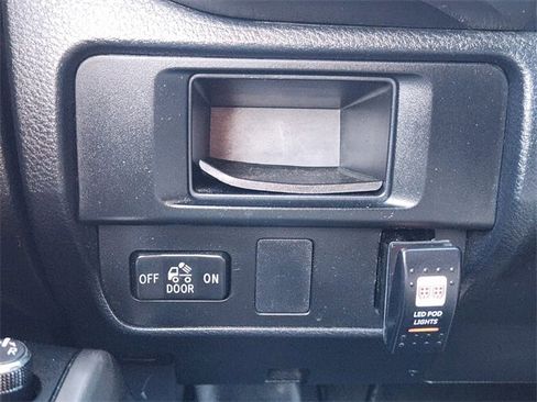 Used 2016 Toyota Tacoma SR5 w/ SR5 Appearance Package (SN) image 21