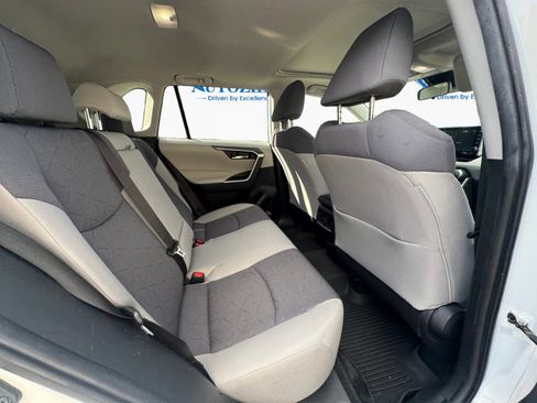 Used 2022 Toyota RAV4 XLE image 12