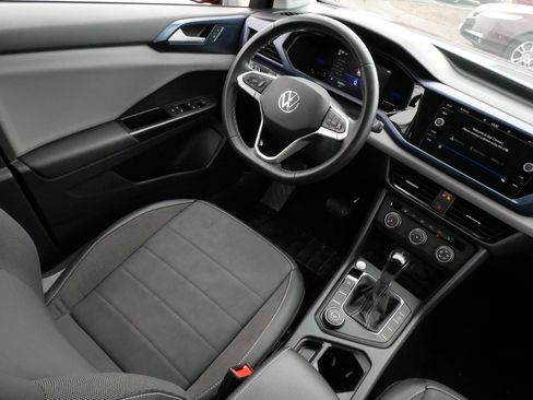 Used 2022 Volkswagen Taos SE image 9