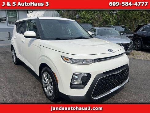 Used 2021 Kia Soul LX FWD image 1
