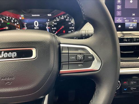 Used 2024 Jeep Compass Latitude AWD/4WD image 21
