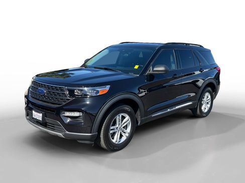 Certified 2023 Ford Explorer XLT w/ Equipment Group 202A AWD/4WD image 1