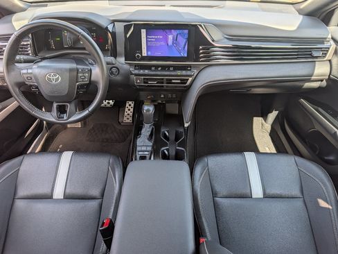 Used 2025 Toyota Camry SE FWD image 4
