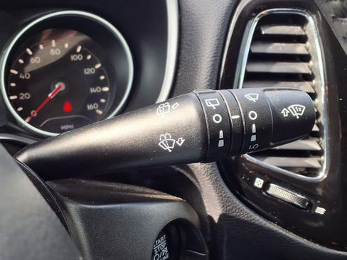 Used 2019 Jeep Compass Latitude FWD image 16