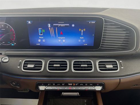 Used 2024 Mercedes-Benz GLS 450 4MATIC image 18