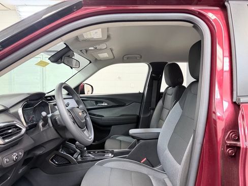 Used 2023 Chevrolet TrailBlazer LT FWD image 13