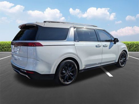 Used 2024 Kia Carnival SX Prestige image 4