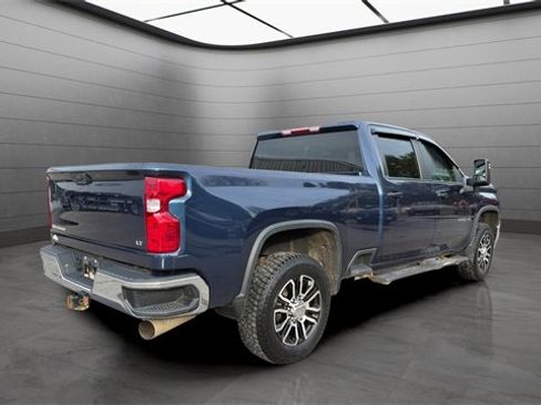 Used 2021 Chevrolet Silverado 2500 LT w/ Convenience Package image 2