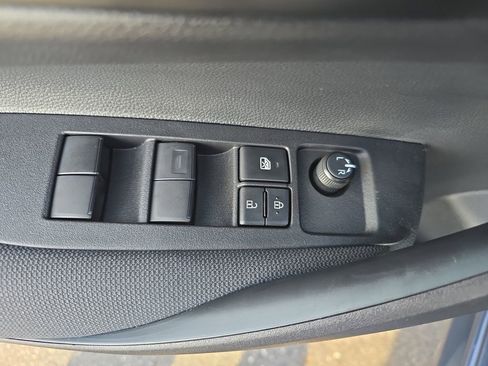 Used 2025 Toyota Corolla LE image 28