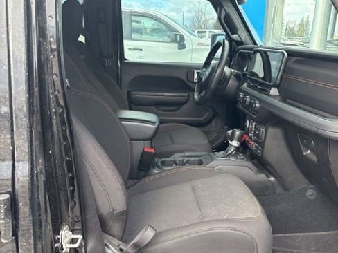 Used 2024 Jeep Gladiator Mojave w/ Technology Group image 14