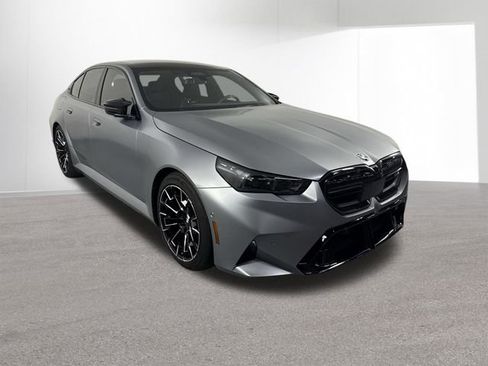 Used 2026 BMW M5 w/ Executive Package image 3