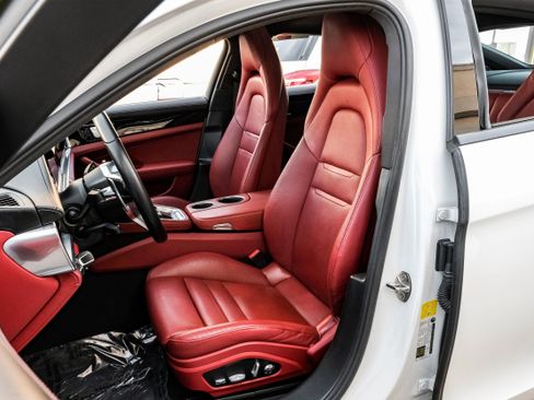 Used 2018 Porsche Panamera image 33