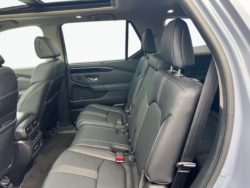 Used 2023 Honda Pilot Touring image 13