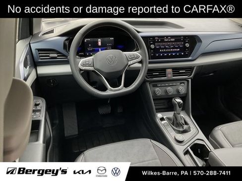Used 2022 Volkswagen Taos SE AWD/4WD image 2
