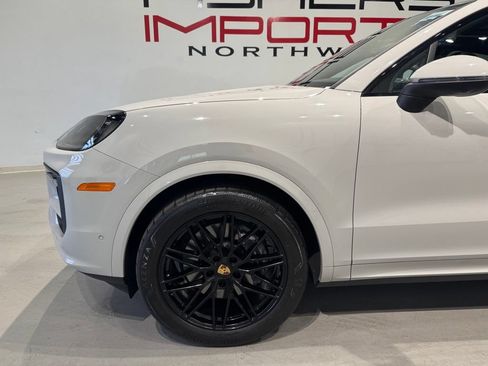 Used 2024 Porsche Cayenne Coupe w/ Premium Package Plus AWD/4WD image 3
