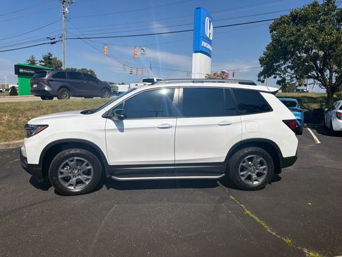 Used 2025 Honda Passport TrailSport image 12