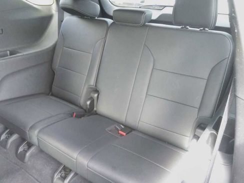 Used 2025 Chevrolet Traverse LT AWD/4WD image 5