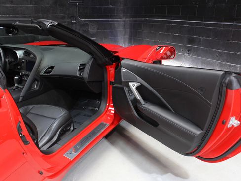 Used 2019 Chevrolet Corvette w/ 2LT w/ 2LT Preferred Equipment Group image 34