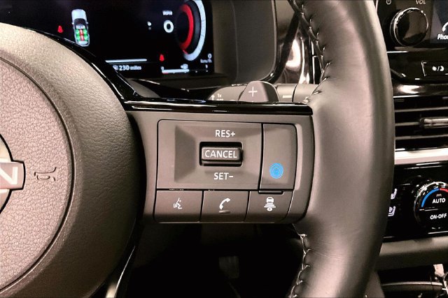 Used 2025 Nissan Pathfinder Platinum AWD/4WD image 28