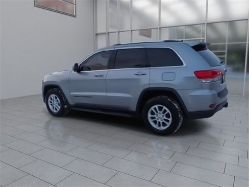 Used 2018 Jeep Grand Cherokee Laredo image 6