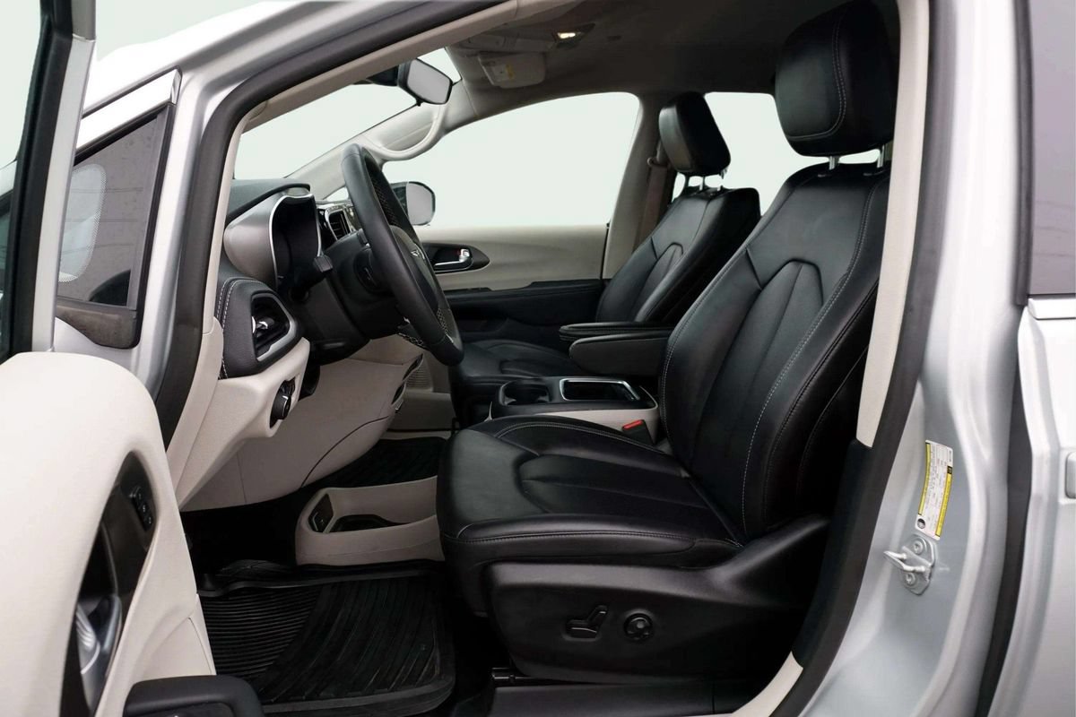 Used 2024 Chrysler Pacifica Limited FWD image 19