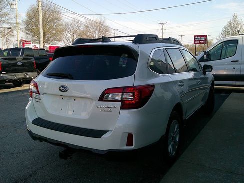 Used 2017 Subaru Outback 2.5i Premium image 4