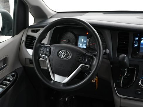 Used 2017 Toyota Sienna LE FWD image 15