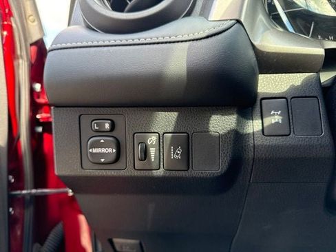Used 2018 Toyota RAV4 XLE w/ Plus Extra Value Package AWD/4WD image 21