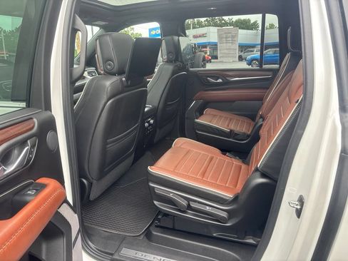 Used 2024 GMC Yukon XL Denali Ultimate AWD/4WD image 14