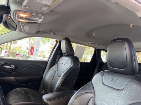 Used 2019 Jeep Cherokee Limited FWD image 26