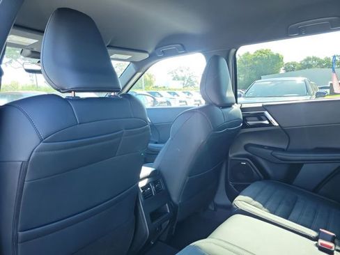 New 2026 Mitsubishi Outlander SE FWD image 13