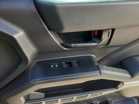 Certified 2025 Toyota Tacoma SR5 AWD/4WD image 33
