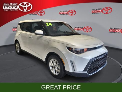 Used 2024 Kia Soul LX w/ Option Group 015 FWD image 1