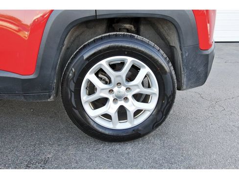 Used 2015 Jeep Renegade Latitude AWD/4WD image 32