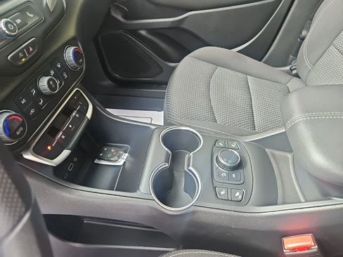 Used 2024 GMC Terrain SLE w/ Driver Convenience Package FWD image 16