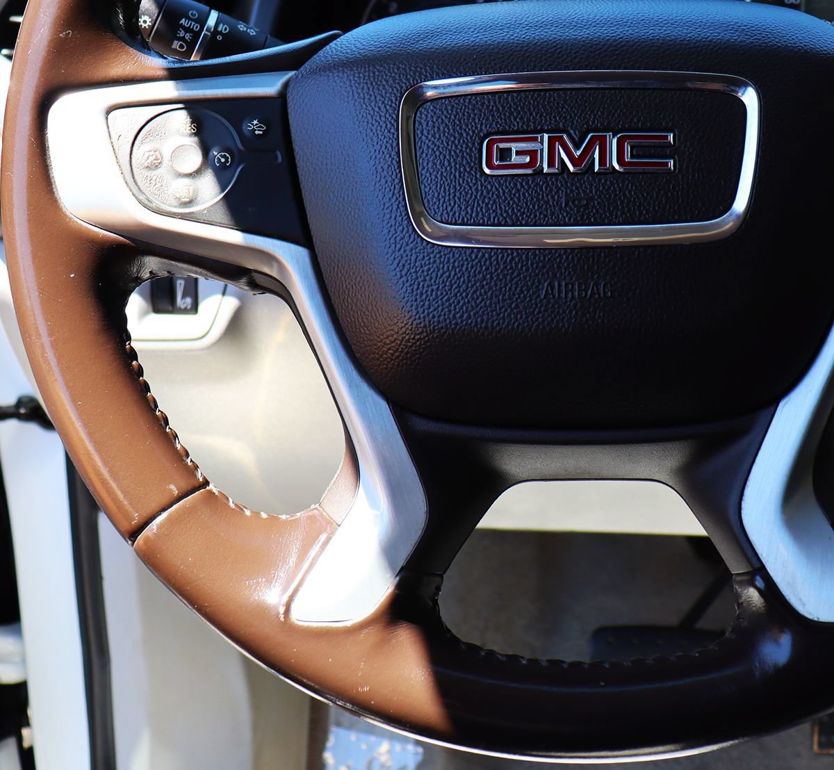 Used 2020 GMC Acadia SLT w/ LPO, Cargo Package FWD image 55