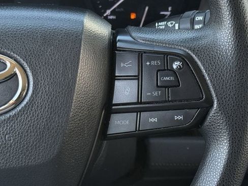 Used 2023 Toyota Sienna LE FWD image 14