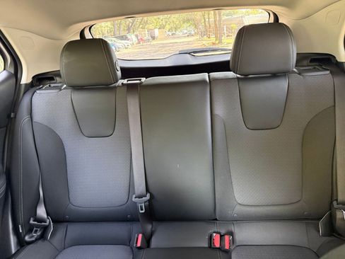 Used 2025 Buick Encore GX Preferred image 32